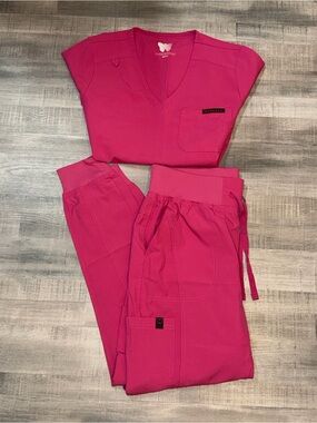NWOT Monarch Uniforms Hot Pink Scrub Set MEDIUM